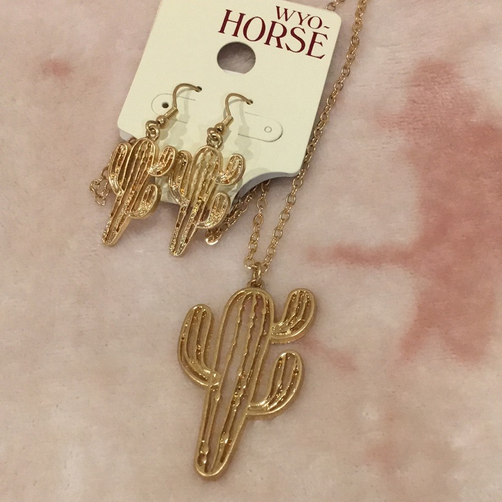 Cactus Pendant Necklace & Earring Fashion Jewelry Set NWT by Wyo Horse Goldtone